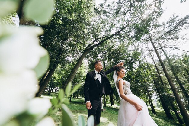 Novios en su boda