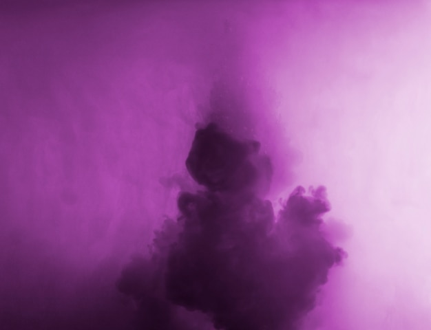 Foto gratuita nube abstracta entre neblina púrpura