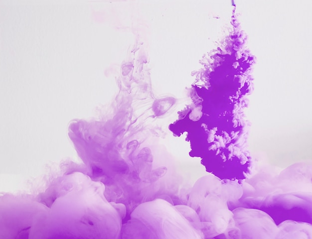 Nube de tinta púrpura brillante