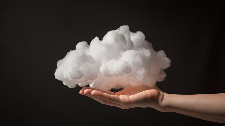 Foto gratuito nubes fotorrealistas con las manos sujetas