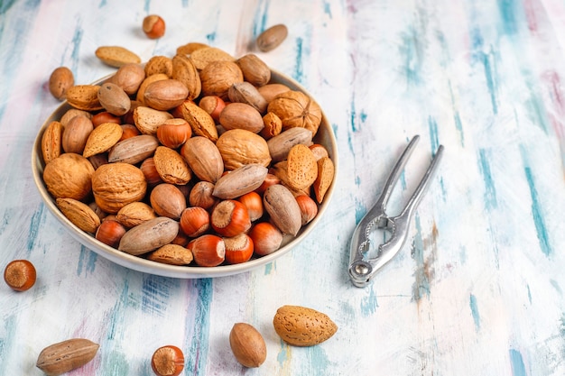 Nueces orgánicas mixtas con cáscara.