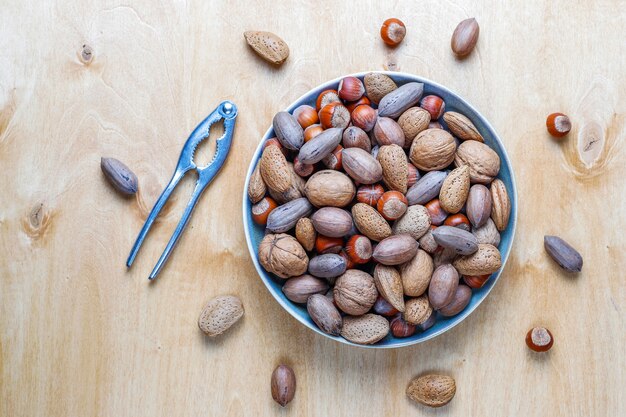 Nueces orgánicas mixtas con cáscara.