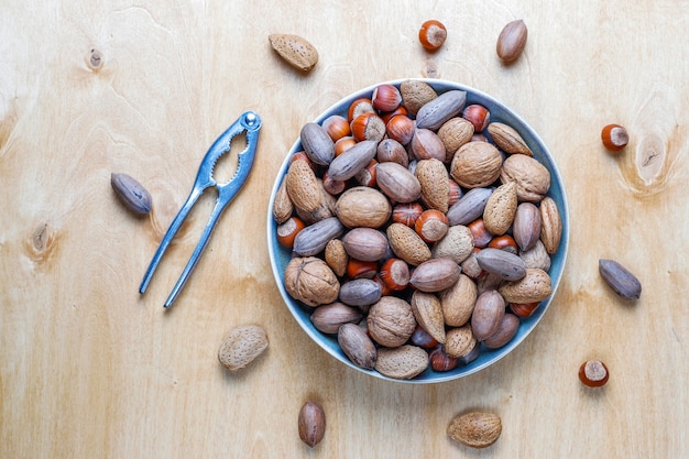 Nueces orgánicas mixtas con cáscara.