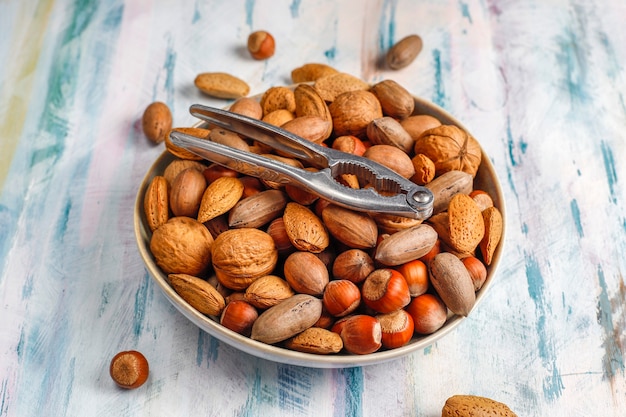 Nueces orgánicas mixtas con cáscara.