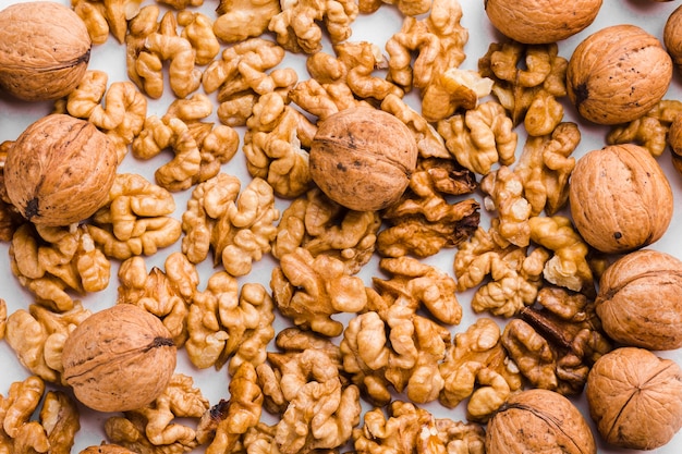 Nueces de primer plano en la mesa