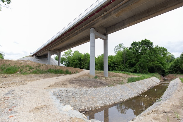 Nueva carretera de reciente construcción en el distrito de Brcko, Bosnia y Herzegovina