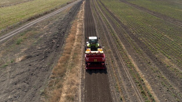 Nuevo tractor en el campo