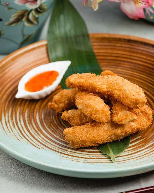 Nuggets crujientes con salsa dulce