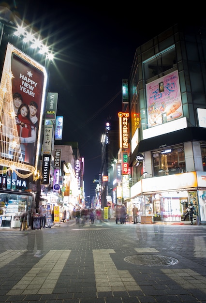 Foto gratuita numdaemun mercado - enero 5: compras de la gente en namdaemun marcos