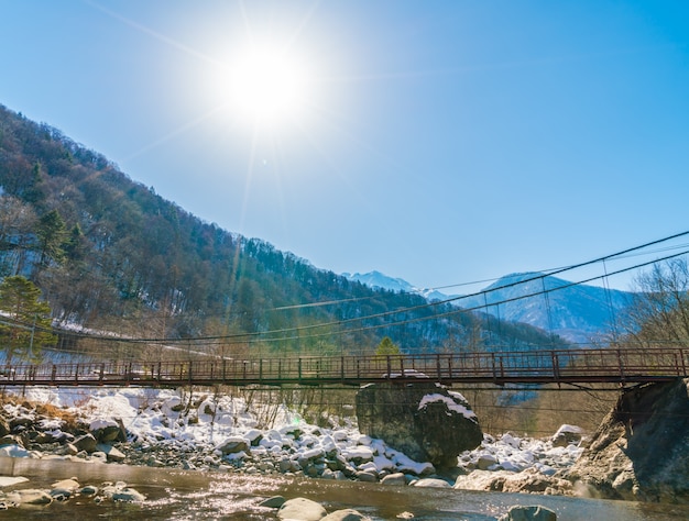 Foto gratuita onsen al aire libre, japón