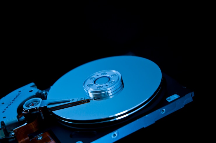 Photo Gratis open hard disk on a black background