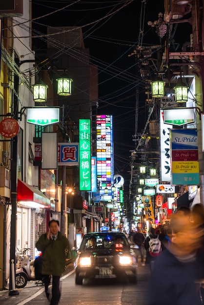 Osaka, Japón - 30 noviembre 2015: distri entretenimiento Dotonbori