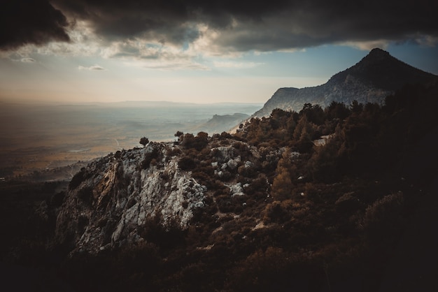 Otoño en una cima de la montaña