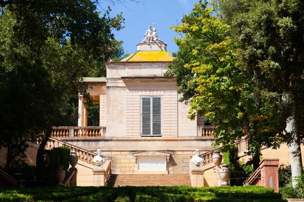 Pabellón neoclásico en el Parc del Laberint de Horta