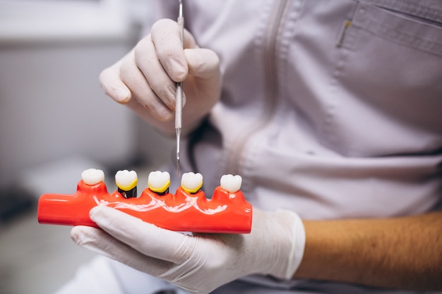 Paciente mujer en dentista