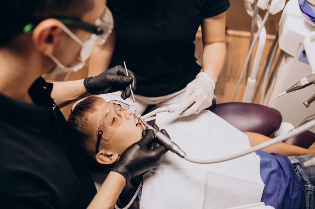 Paciente niño en dentista