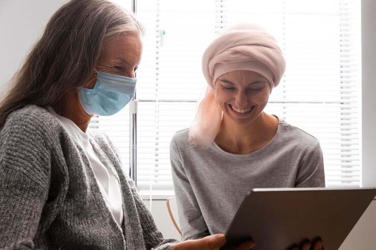 Foto gratuito pacientes hablando en el hospital en interiores