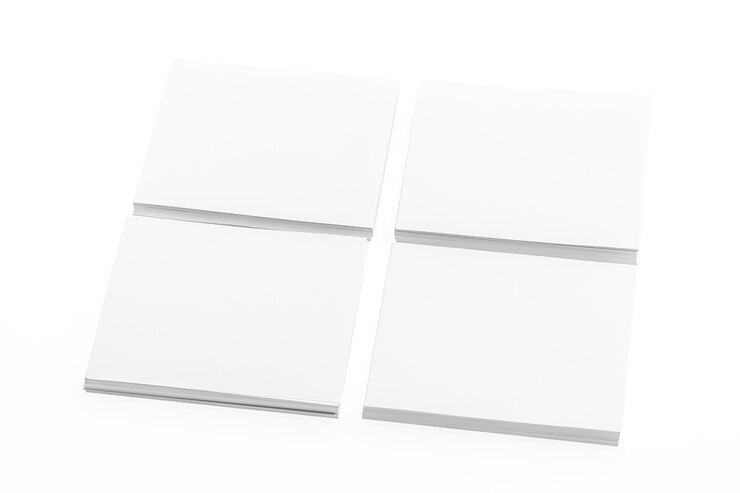 Foto gratuito pack de cuatro tarjetas de visita en blanco