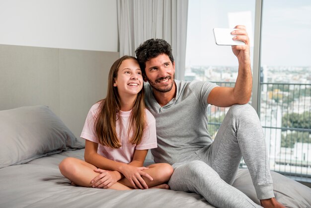 Padre e hija juntos en el día del padre