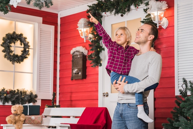 Padre e hija en navidad