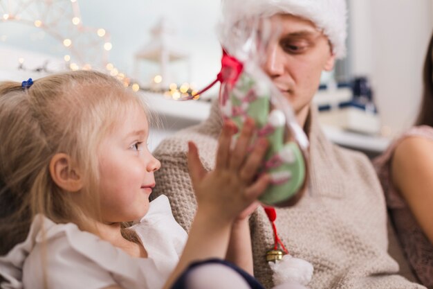 Padre e hija en navidad