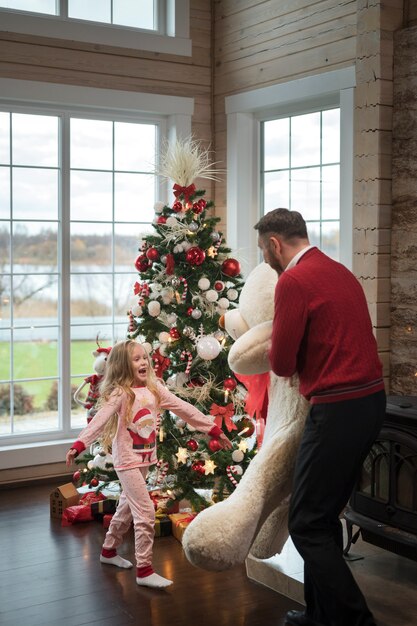 Padre e hija, pasar tiempo en Navidad