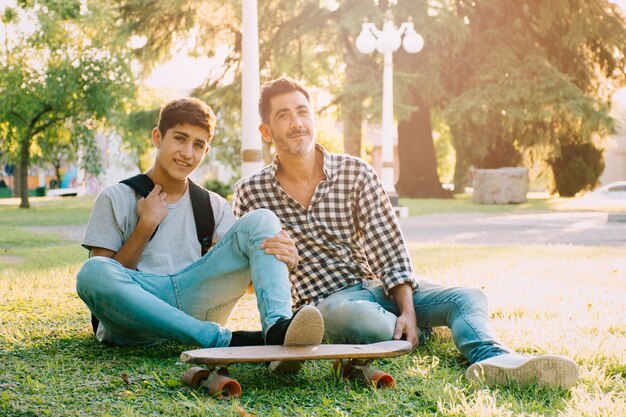 Padre e hijo felices en el día del padre