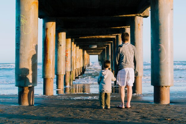 Padre e hijo juntos en el día del padre