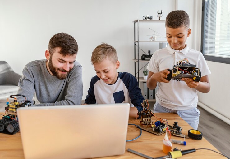 Foto gratuito padre e hijos haciendo robot
