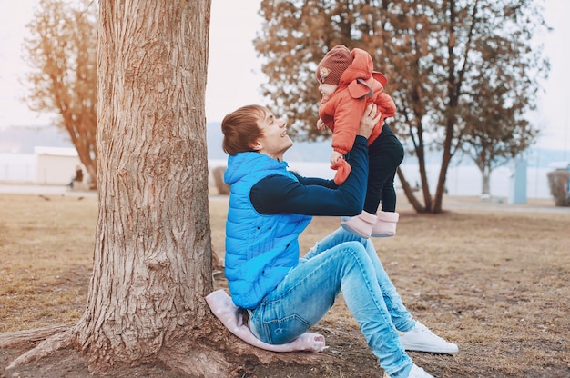 Foto gratuita padre con hija