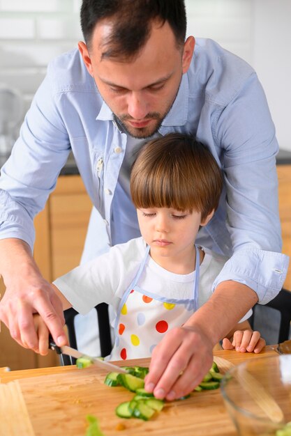 Padre monoparental y su hijo