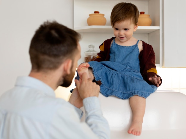 Padre soltero pasar tiempo con su hija