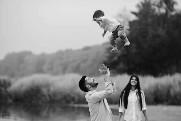 Padre, vomitando, hijo