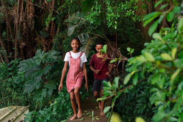 Padres e hijos pasando tiempo juntos