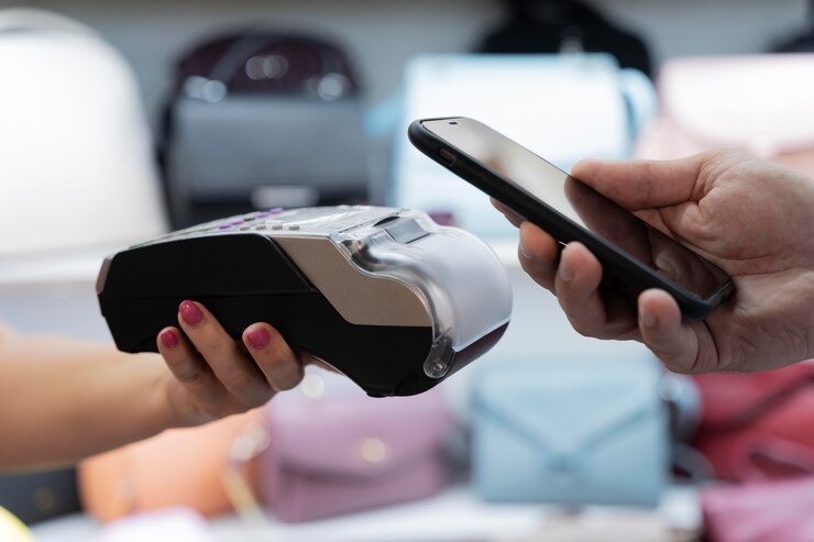Foto gratuito pago de tecnología fácil e inalámbrico