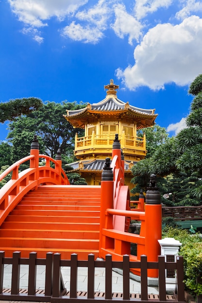 Pagoda de oro en el jardín de Nan Lian