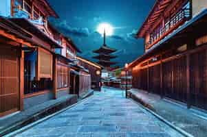 Foto gratuita pagoda yasaka y sannen zaka street en kyoto, japón.