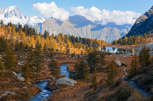 Paisaje de los Alpes