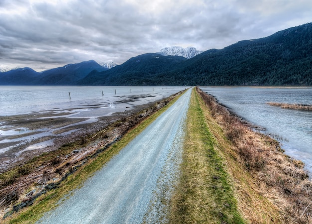 Foto gratuita paisaje con camino