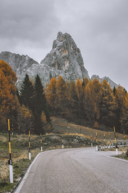 Foto gratuita paisaje de carretera vacía