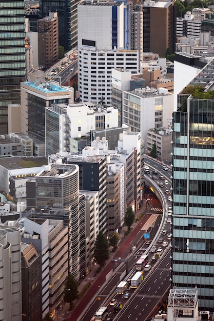 Paisaje de ciudad de alto ángulo con edificios altos