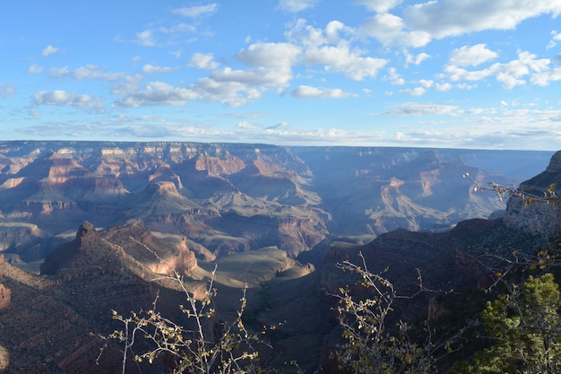 Foto gratuita paisaje del gran cañón en un día soleado