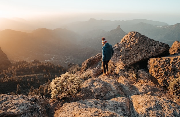 Foto gratuita paisaje de hermosas montañas