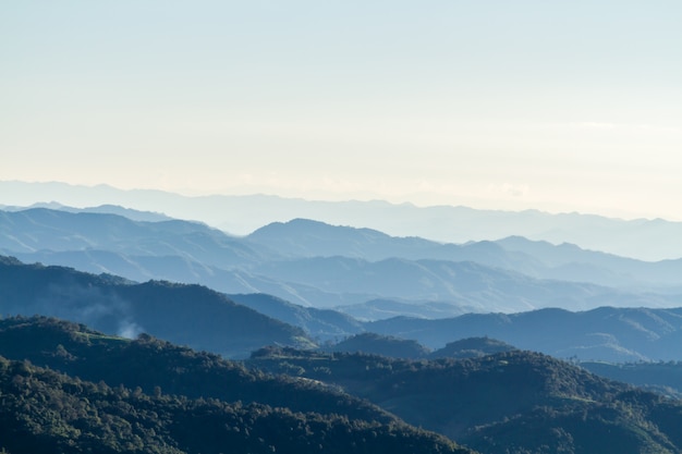 Paisaje de montaña y horizonte