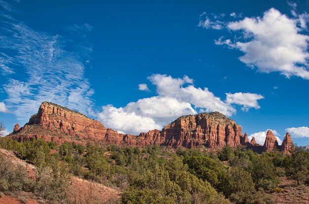 Paisaje de montaña rocosa