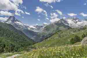 Foto gratuita paisaje de montaña en zermatt, suiza