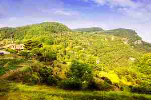 Foto gratuita paisaje de las montañas catalanas en verano