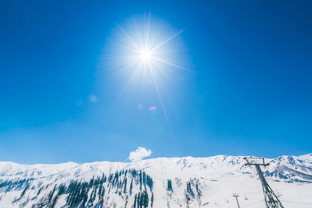 Foto gratuita paisaje de las montañas cubiertas de nieve hermoso estado de cachemira, la india.