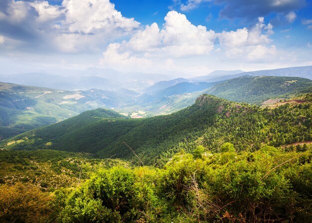 Paisaje de montañas horizontales