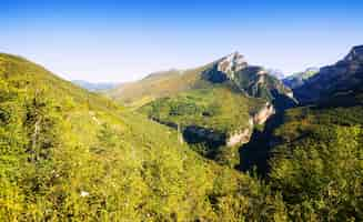 Foto gratuita paisaje de las montañas de los pirineos. huesca